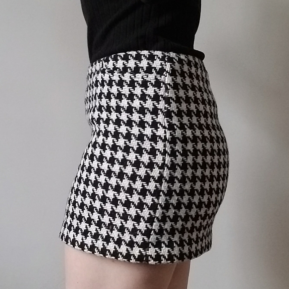 B&W Mini Skirt - Picture 2 of 7